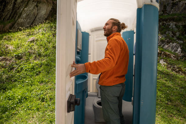 Best Portable bathroom rental  in Toppenish, WA